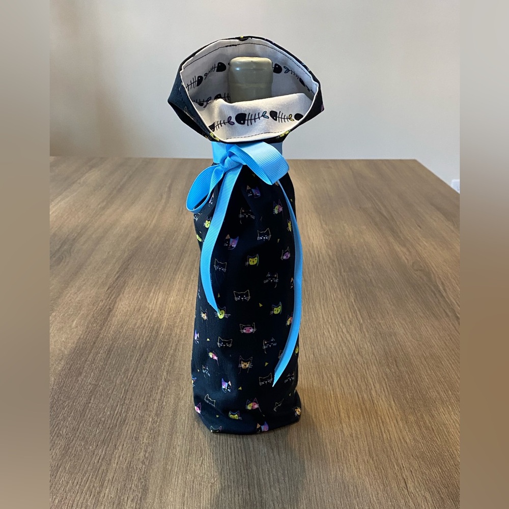 Funky Cat Animal and Fishbone Print Wine Bottle Cover, Black/Blue, 750mL.